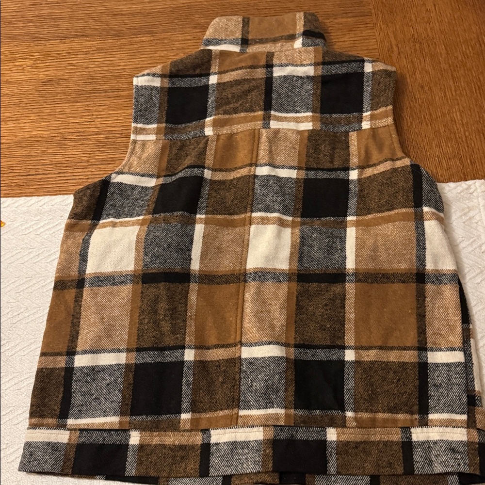 New plaid button down vest - Picture 6 of 6